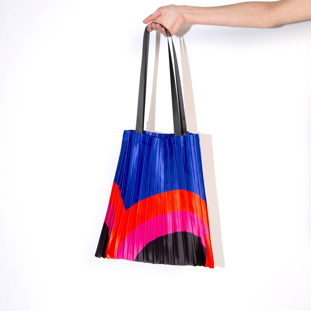 
                  
                    SATIN PLEATED TOTE BAG RAINBOW
                  
                