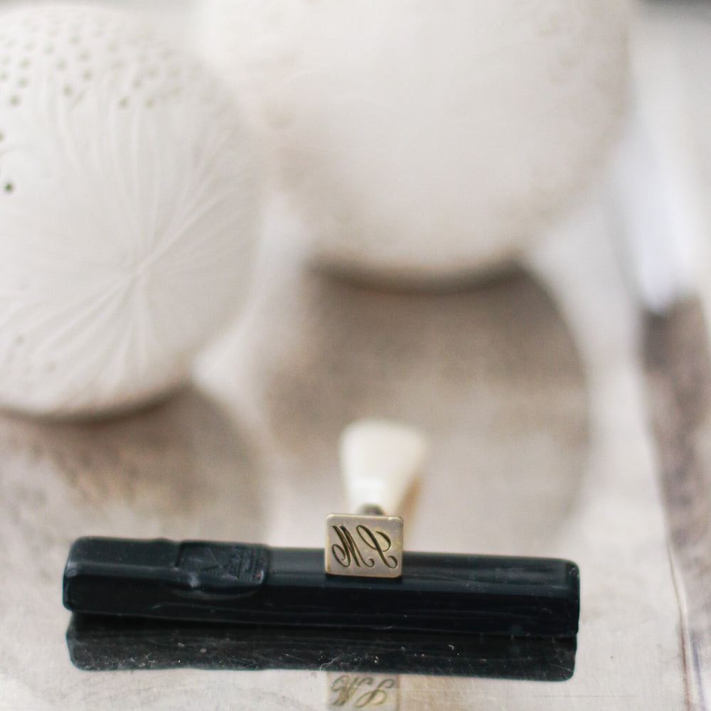 Mother-of-Pearl Antique Wax Seal - Miss Parfaite 