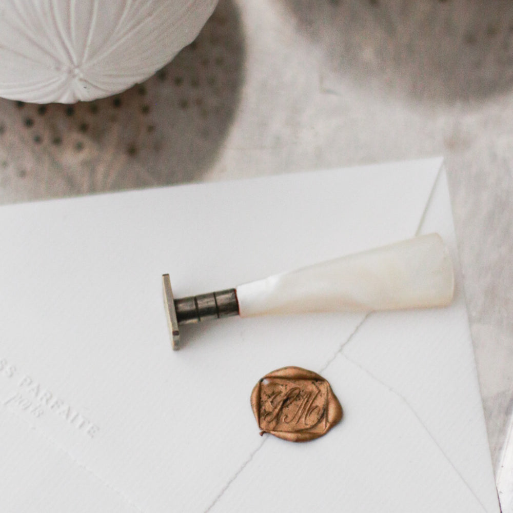 Mother-of-Pearl Antique Wax Seal - Miss Parfaite 