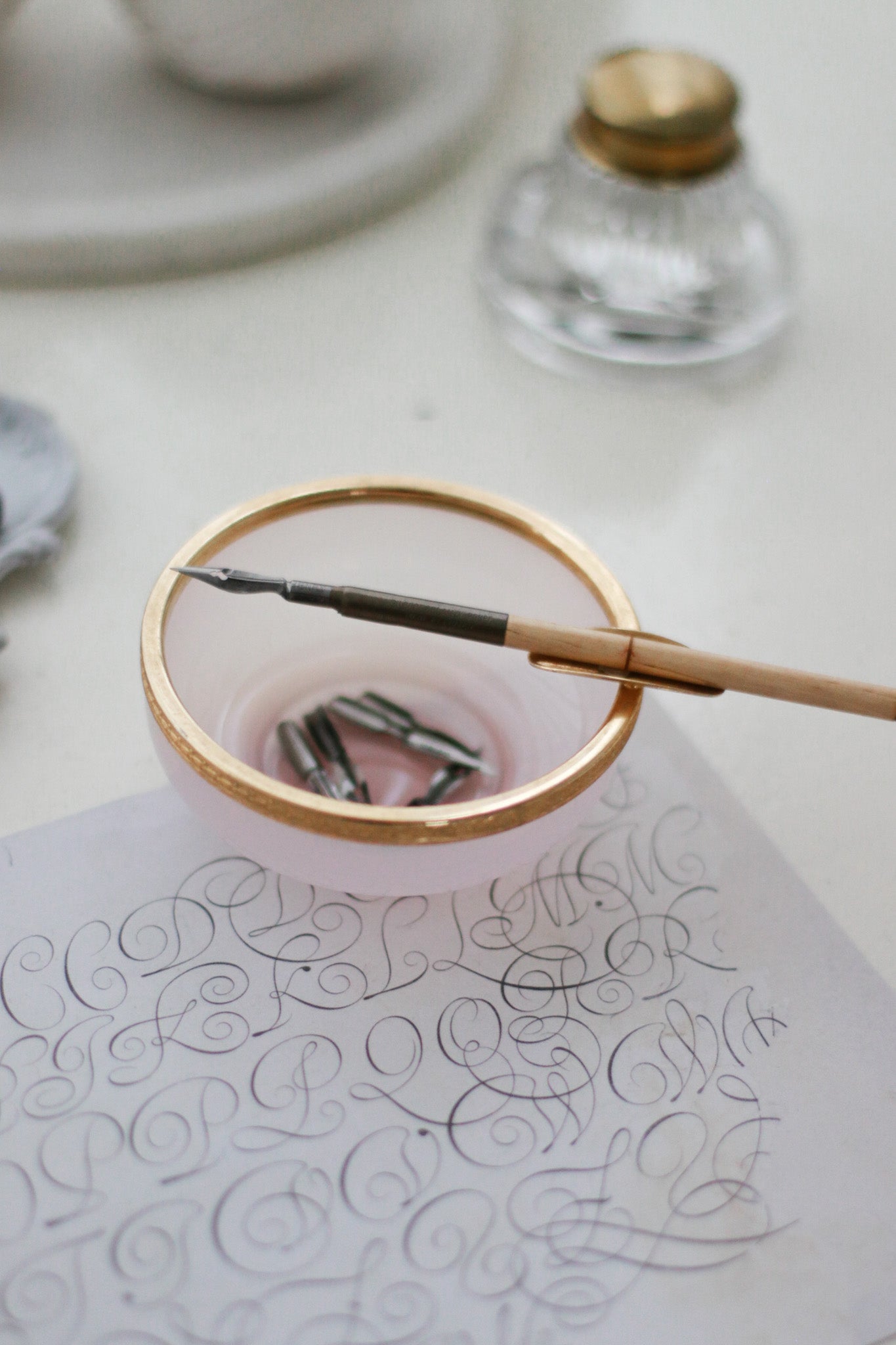 Opaline Bowl - Calligraphy Pen Rest - Miss Parfaite 