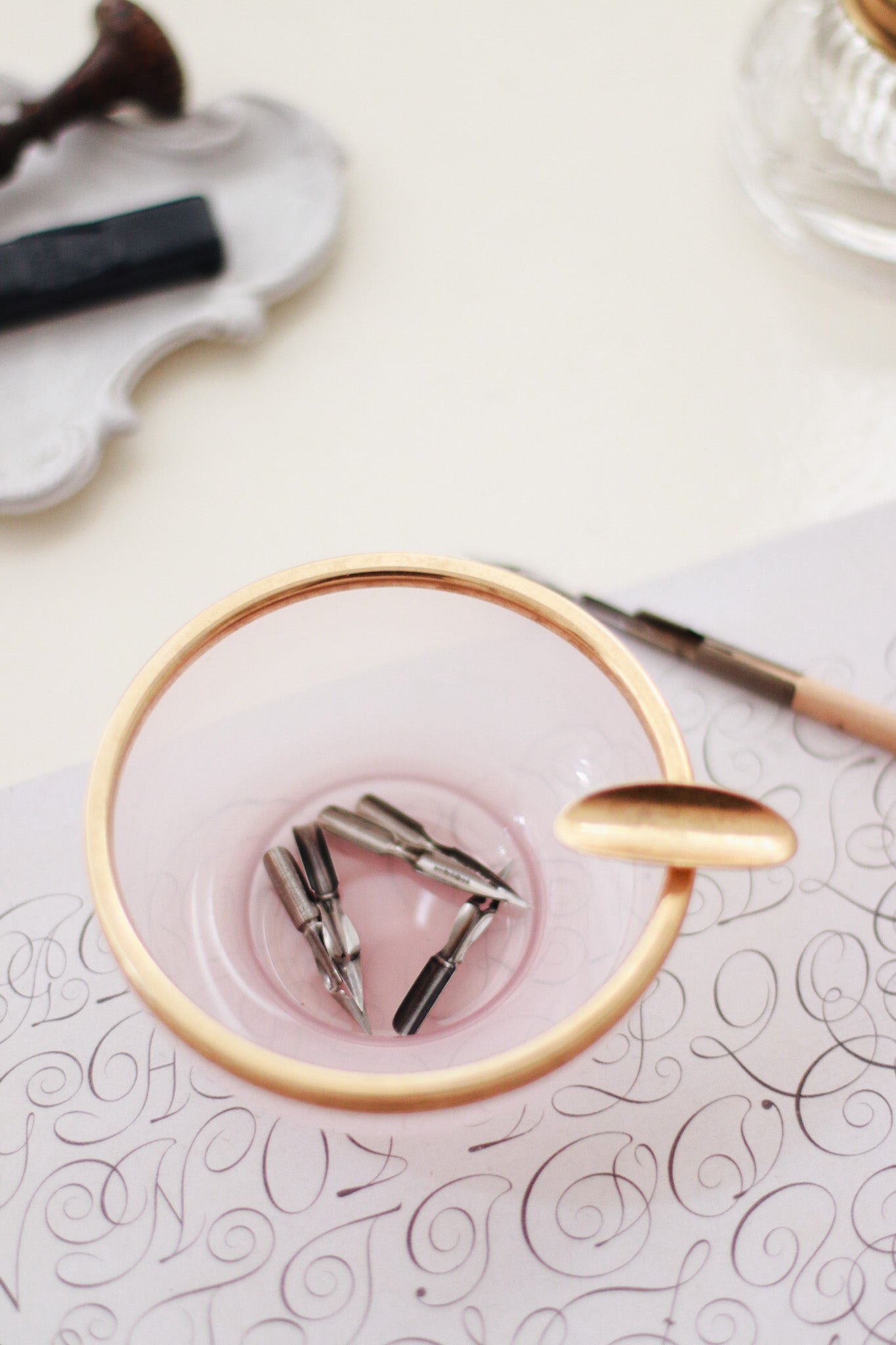 Opaline Bowl - Calligraphy Pen Rest - Miss Parfaite 