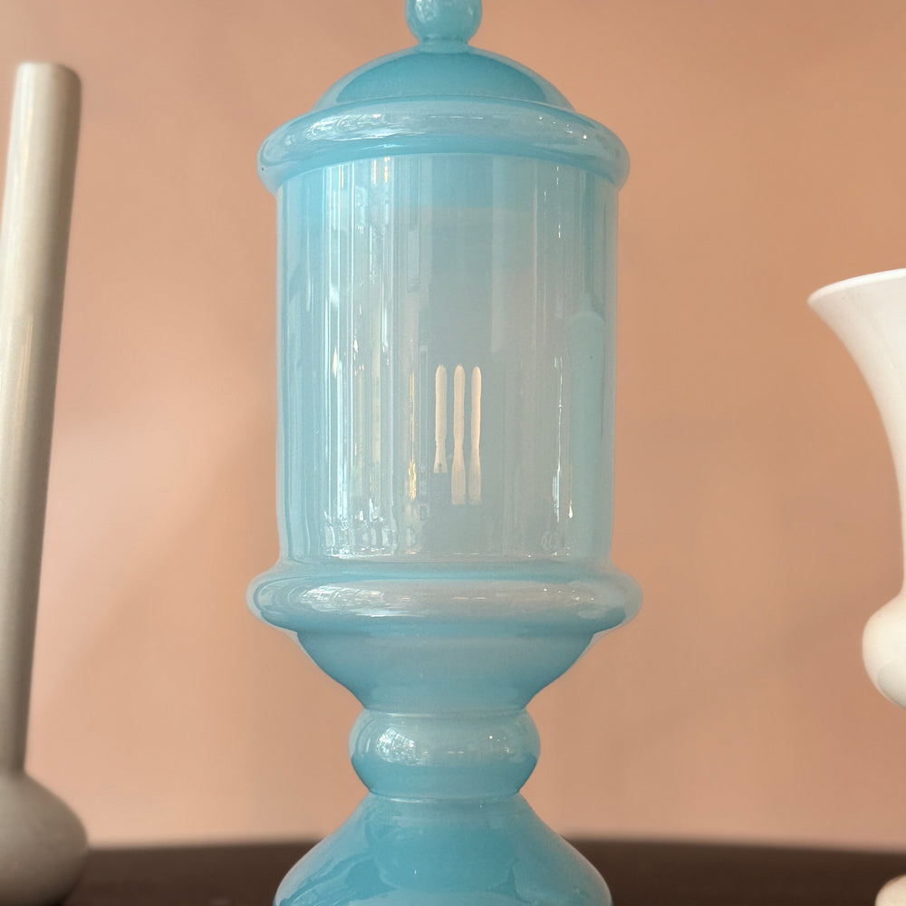 pot d'apothicaire en opaline