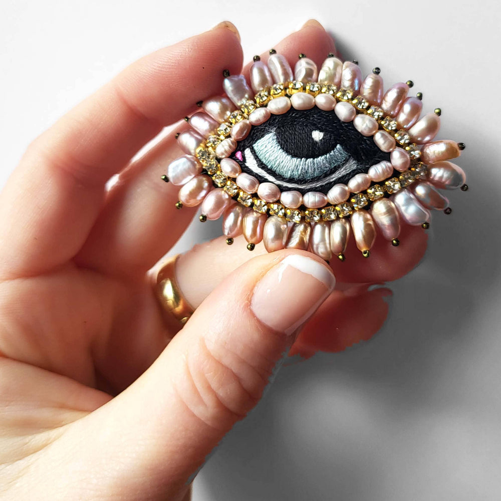 BAROQUE EYE BROOCH WITH FRESHWATER PEARLS - Miss Parfaite 