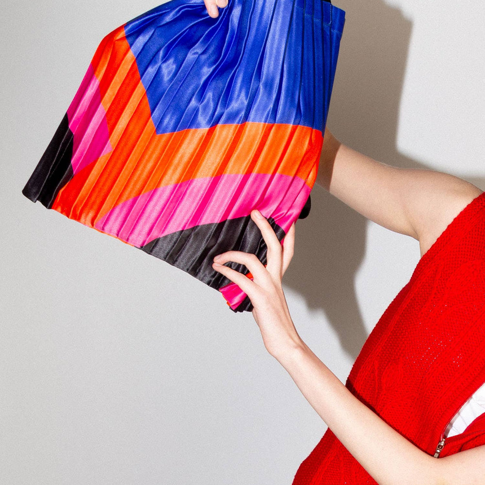 SAC FOURRE-TOUT PLISSÉ EN SATIN ARC-EN-CIEL