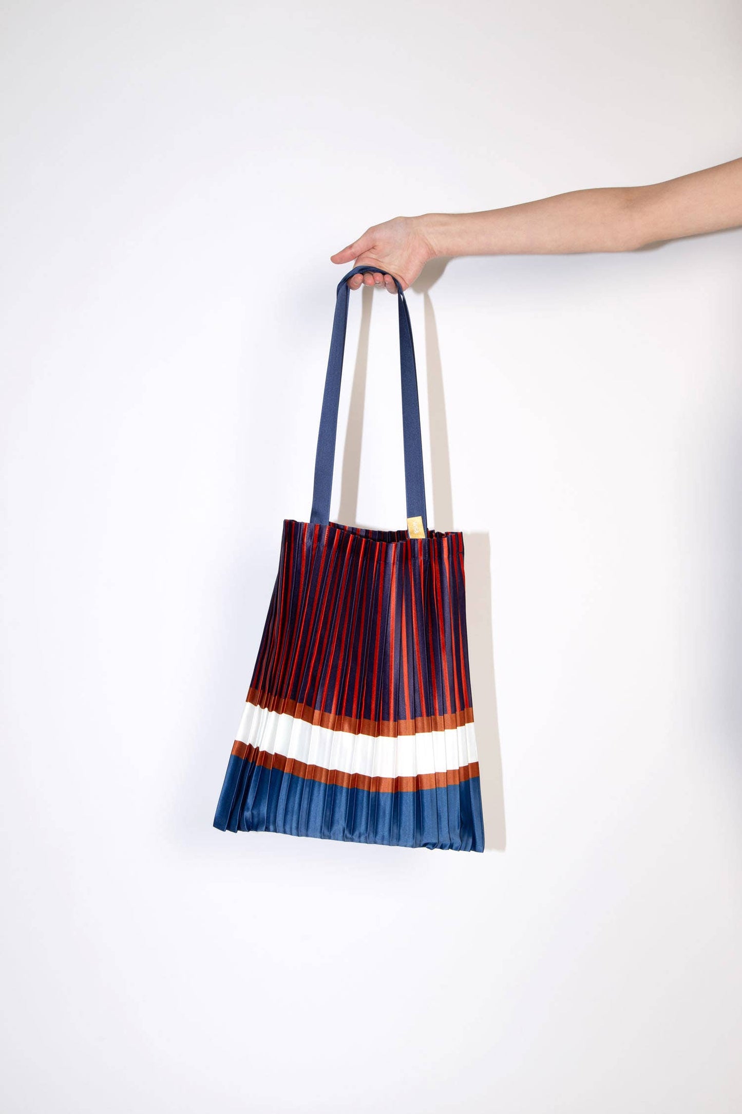 SAC CABAS PLISSÉ EN SATIN CHIAVARI